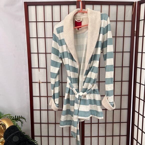 VICTORIA SECRET WARM & COZY ROBE FAUX FUR SIZE M - Picture 1 of 5